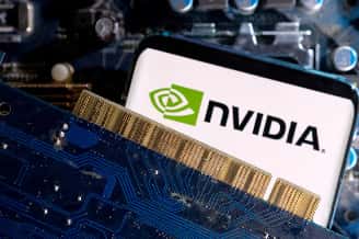 英伟达市值登顶，超越苹果微软成全球第一