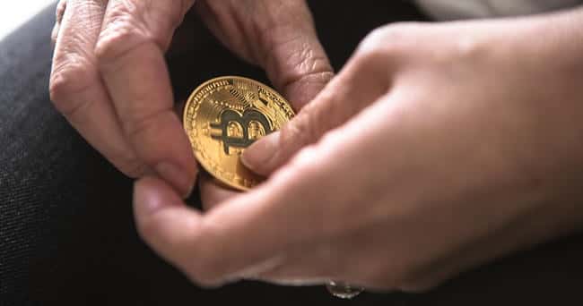 超买警告：分析师称比特币入场风险高