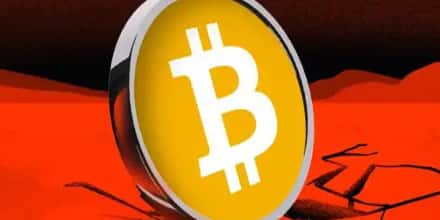 比特币深夜跳水至95700美元，近5亿清算潮起，探究BTC暴跌原因