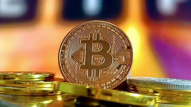 比特币市占率下滑至58%，分析师称BTC难破10万大关，资金或转向以太坊等山寨币