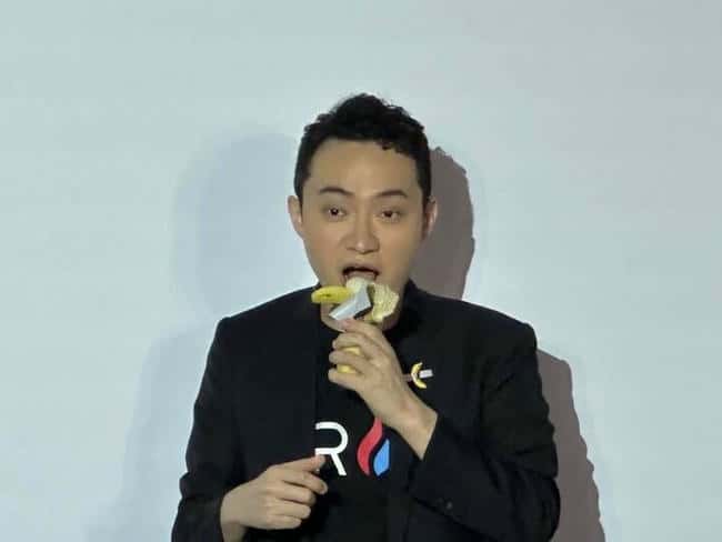 孙宇晨品尝两亿元香蕉：艺术之味，果然非凡