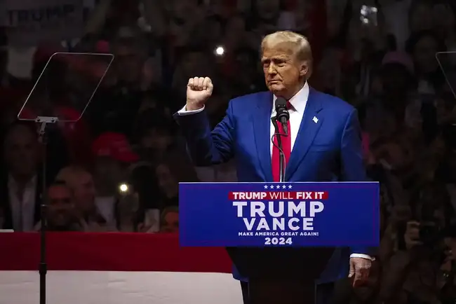 特朗普在暴风雨前夕展现高昂斗志