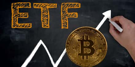 比特币历史新高突破107700美元,分析师预测将迈向115000美元大关