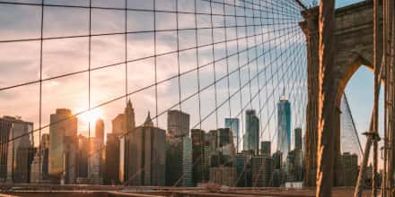 2025年加密货币发展三大基石：监管明确、机构入驻、技术创新驱动