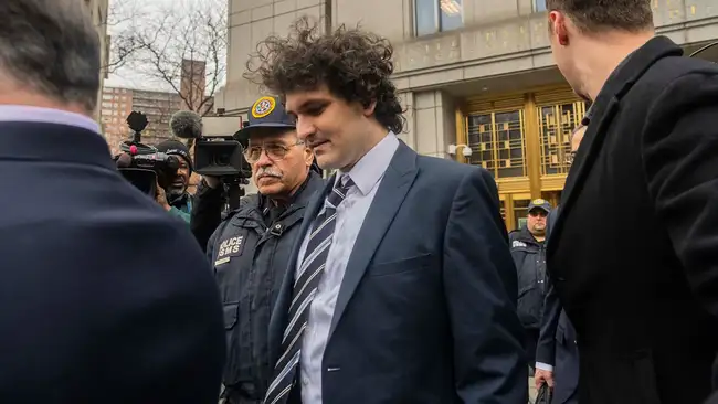 $TRUMP代币崩盘深度剖析：加密货币营销的真相与陷阱