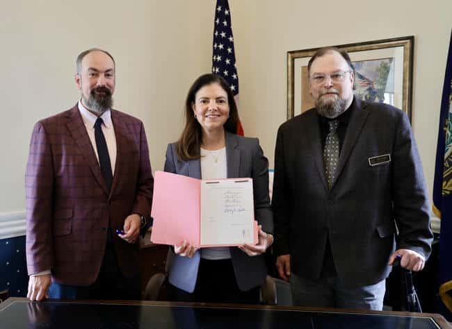 重磅！美国新罕布夏州引领潮流，州长签署法案允许5%公款投资BTC！