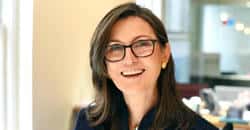 木头姐重磅发声：比特币五年内冲破百万，以太坊稳坐机构C位！