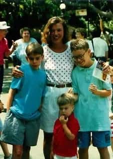 31岁被Twitter解雇，14年后他凭比特币信仰重塑万亿帝国！