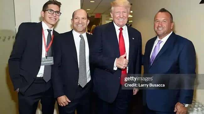 币圈震撼！华盛顿被神秘买家收入囊中，幕后真相竟是政治套现？