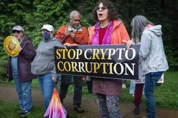 特朗普币晚宴丑闻：权力与金钱的珠峰之巅！