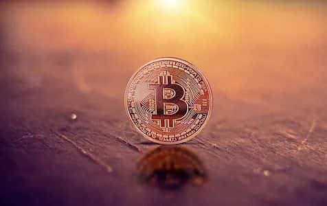 比特币突破12万：疯涨逻辑揭秘，风险何在？