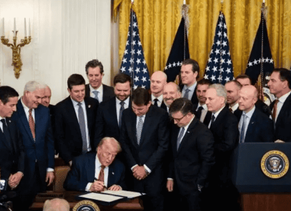 币圈剧震：比特币以太坊是抄底良机还是风险警报？