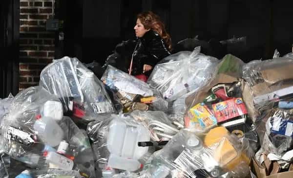 女友扔掉8000比特币，程序员痛失51亿，怒守垃圾场11年！