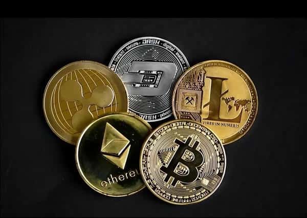 比特币崩盘！10.5万关口失守，爆仓潮席卷而来！