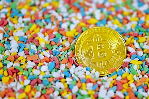 CRV领涨DeFi版块，机构入场押注以太坊生态