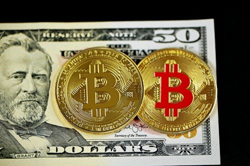 加密货币投资：从巅峰到梦醒，风险与机遇并存