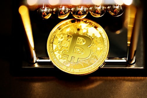 滚仓策略：从小额赌注到巨额收益