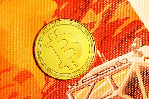 TRUMP价格高位震荡,警惕回调风险:布林带与成交量分析