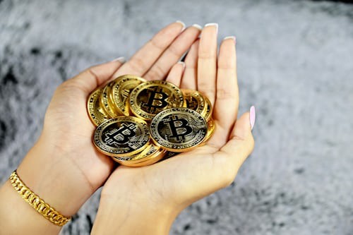 特朗普发币引领名人效应，2025年加密货币牛市与货币化时代财富机遇