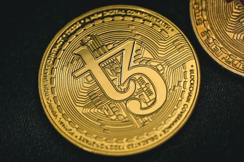 疫情与经济政策：特朗普时代的挑战与影响